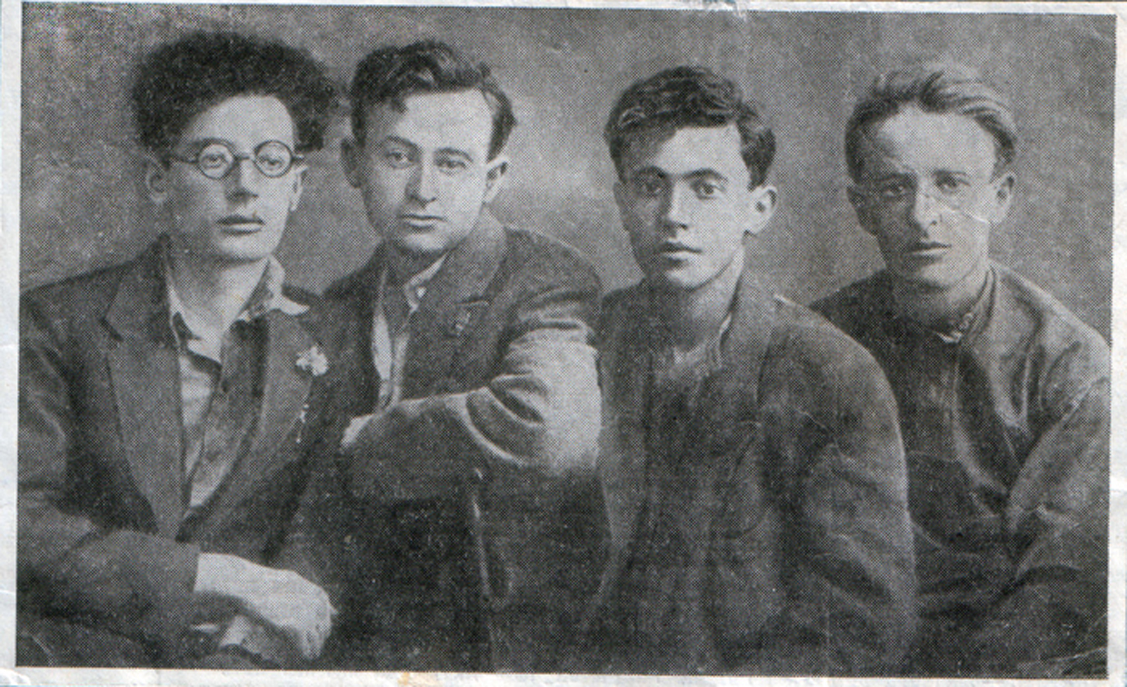 Группа писателей ЕАО. 1930-е гг. Слева направо: Э. Г. Казакевич, Г. Диамант, Т. Г. Ген, Б. И. Миллер